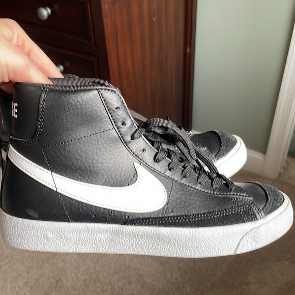 Nike Blazers Black/White 7y or Women’s 8.5 - Picture 7 of 8